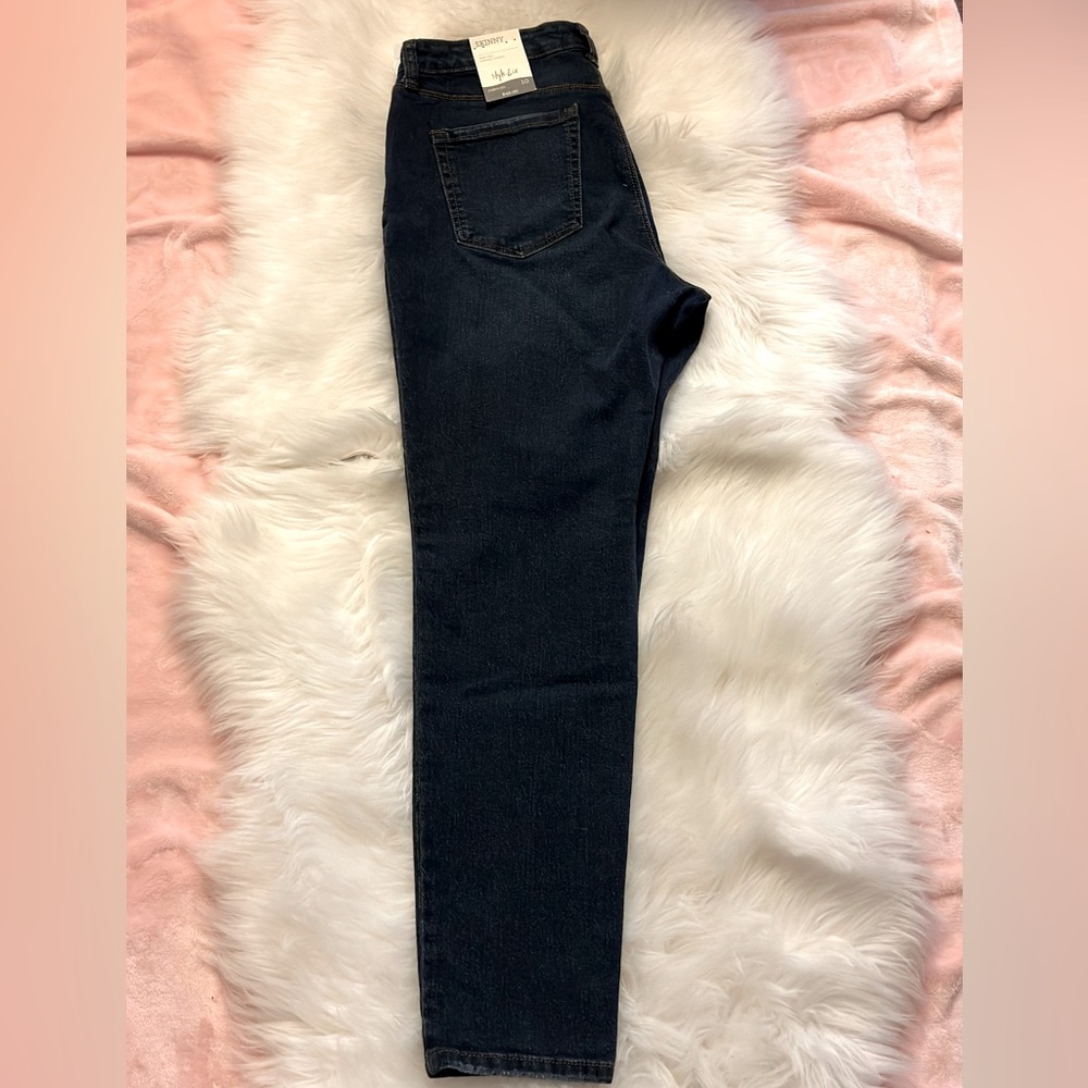 Style & Co Mid rise tummy control CURVY SKINNY LEG jeans.